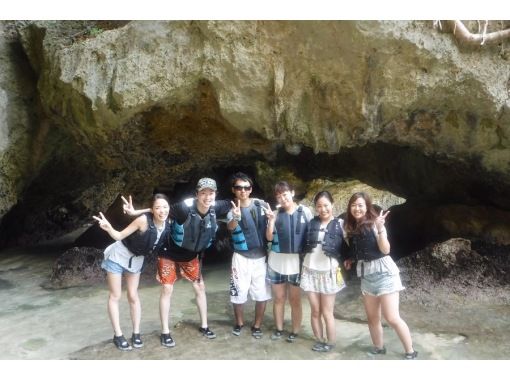 【沖縄　恩納村】沖縄の美しい海をのんびり楽しむ！シーカヤックの画像