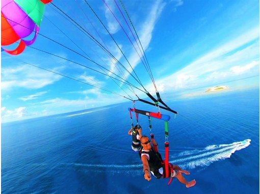 那覇発・慶良間諸島／パラセーリング★AJ那覇エリア年間口コミ３年連続第１位★GoPro・動画撮り放題★送迎・レインコート・バスタオル無料★の画像