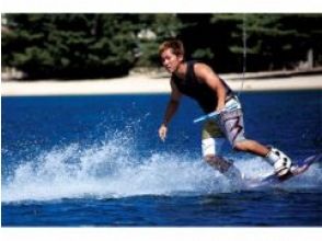 [Wakeboard] Experienced course! Bring your own tools ｜ Pleasure boat slippery on the sea surface ◎ ♪ Same-day telephone reservations are possible