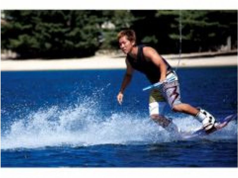 [Wakeboard] Experienced course! Bring your own tools ｜ Pleasure boat slippery on the sea surface ◎ ♪ Same-day telephone reservations are possibleの紹介画像