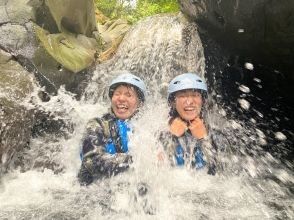 【静岡・富士】富士山の溶岩渓谷でシャワークライミング!幻の滝を見に行こう!ツアー後はお風呂でリフレッシュ!