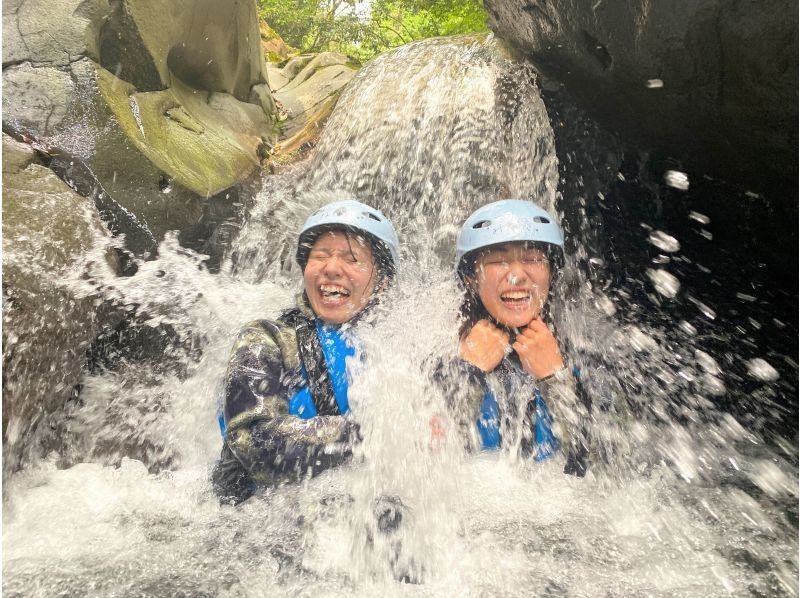 SALE！【静岡・富士】富士山の溶岩渓谷でシャワークライミング！幻の滝を見に行こう！ツアー後はお風呂でリフレッシュ！の紹介画像