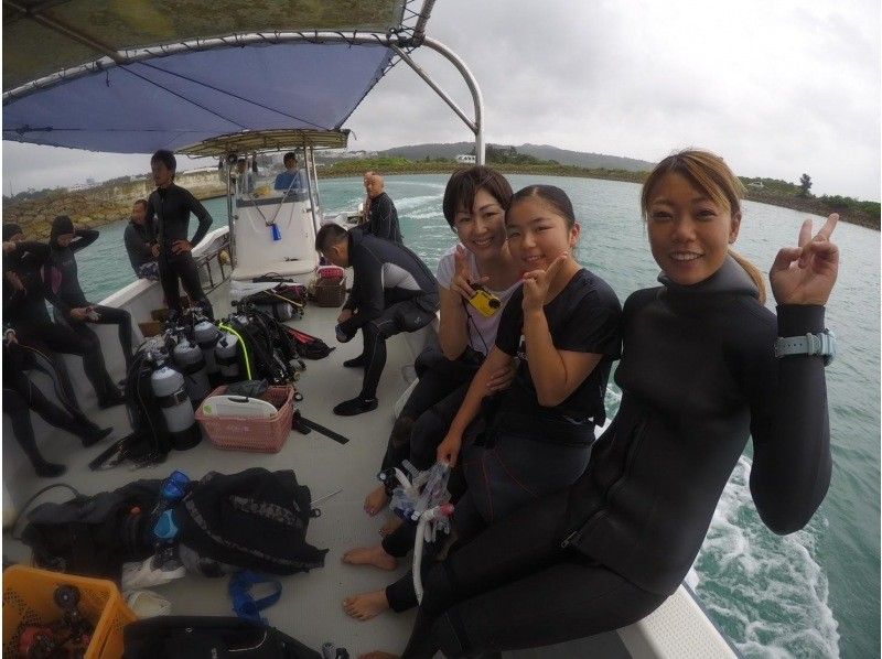 【沖縄・北谷発・近海】ボートで移動10分で潜れる！サンゴ礁の楽園＆お魚天国で気軽に体験ダイビング ☆ライセンス不要・午後から参加OK☆の紹介画像