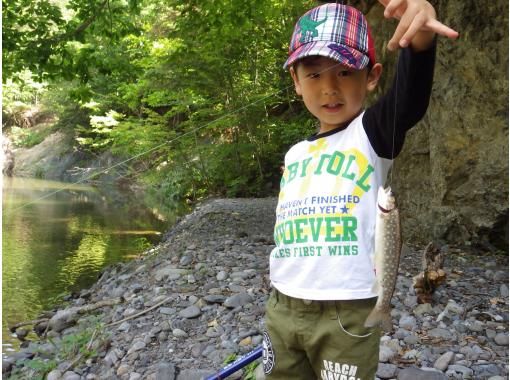 【北海道富良野】初心者大歓迎！親子で楽しむ初めての釣り体験♪体験写真プレゼントの画像