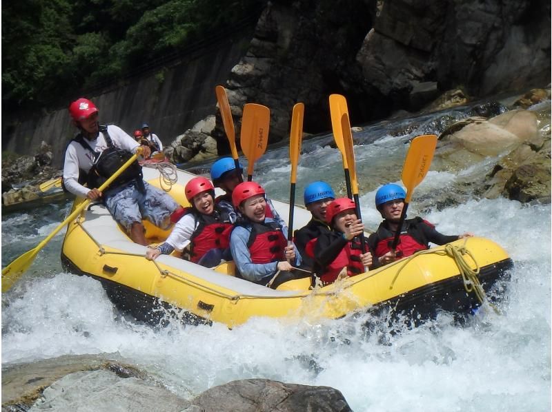 [群马水上]漂流和溪降组合之旅！享用2种丰盛美食，含午餐！旅游照片免费の紹介画像