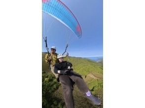 【静岡・伊豆】オーシャンビューフライト。初心者大歓迎‼︎駅からの送迎付き。インストラクターと2人乗りで伊豆の空を満喫。360度撮影が映える！