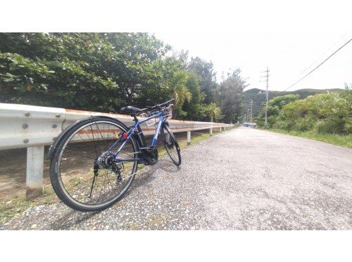 [Okinawa Tokashiki Island] A nature guide cycle tour with plenty of history, culture and nature, even over mountains with an electric assist bicycle!の画像