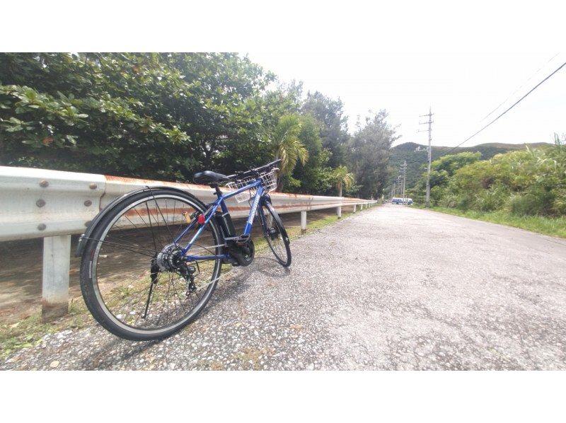 [Okinawa Tokashiki Island] A nature guide cycle tour with plenty of history, culture and nature, even over mountains with an electric assist bicycle!の紹介画像