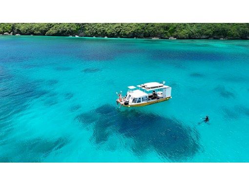 【宮古島/伊良部島】グラスボードで巡る！大人気の青の洞窟＆海亀シュノーケリング＋絶景ポイント！★ドローン撮影＆写真データ無料プレゼント！の画像