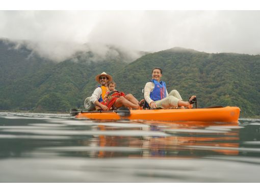 【山梨・西湖】誰でも簡単に乗れる2人乗り足漕ぎカヤック「Compass Duo（コンパス・ドュオ） 60分レンタル」の画像