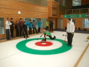 [Hokkaido/Sapporo] Curling experience-With guidance from a professional instructor! Beginners welcome & participate empty-handed OK! Sapporo city center pick-up available!