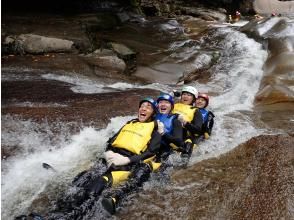 [Ehime Namerayuka valley] canyoning tour half DAY AM / [waterfall of Fuji lubricity of the best part] afternoon course