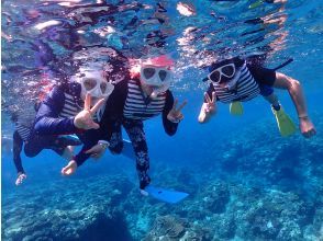 Recommended for beginners! [Miyakojima/Irabujima] Mysterious Blue Cave & Coral Sea Turtle Special Snorkeling Course! Free photos and drone aerial videos