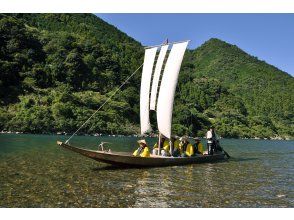 【미에·쿠마노】강의 구마노 고도를 전통의 목조선 “삼반호”로 둘러싼 2시간 구마노가와 유람(오후 1:00~)