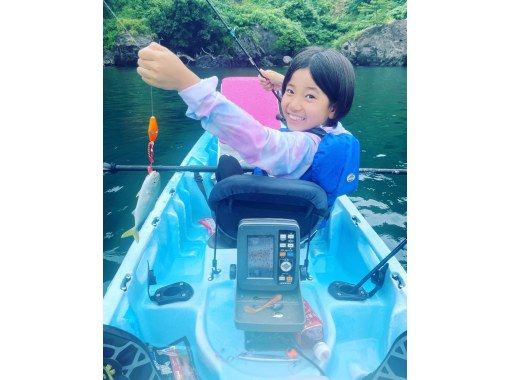 雄大な桜島を見ながら魚群探知機を使って二人乗りカヤックで魚釣りを楽しみませんか？？の画像