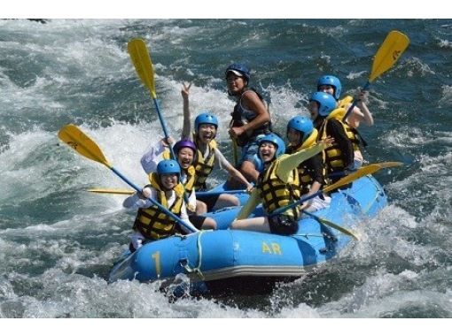 [Gifu Prefecture, Minamicho, Gujo City / 14 o'clock course] Elementary school students and children are welcome ◎ Powerful rafting on the Nagara River! (morning or afternoon) with hot spring ticket and BBQ ♪の画像