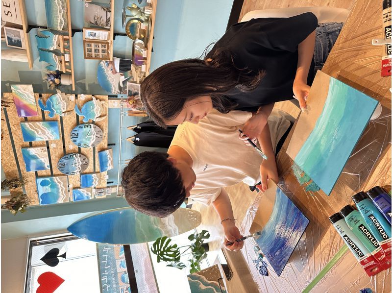 [Ishigaki Island/Experience] Create memories of the ocean ♡ Authentic resin art experience "Ocean Art Board" Groups also welcome!の紹介画像