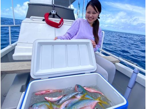 【石垣島・竹富島】貸切船でのんびりサビキ釣り体験｜貸切ボートで竹富島周辺ポイントへ！の画像