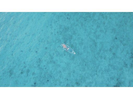 [Okinawa Kumejima] Let's take a "video" that shines with a clear kayak! Shooting service by droneの画像