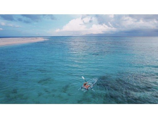 [Okinawa/Kumejima] Take stunning “photos and videos” with a clear kayak! Drone photography serviceの画像