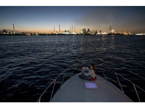 [Okayama, Seto Inland Sea] Petrochemical Complex Night Cruise (about 90 minutes) You can enjoy the night view of Mizushima Petrochemical Complex on a charter boatの画像