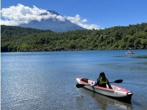 [Yamanashi/Fujigoko/Saiko] "Your own private plan" Observe nature from a clear lake with a kayak! ☆ Eco guided tour of the lake at the foot of Mt. Fujiの画像