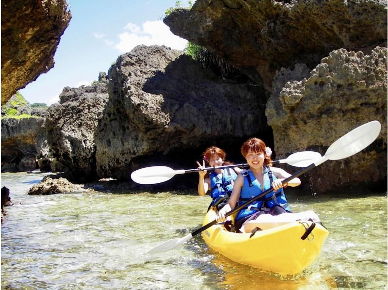 [Okinawa Onna Village] Sea kayak cliff adventure tour (90 minutes)の紹介画像