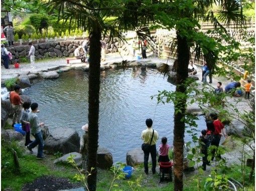 【群馬・吾妻】日本名水百選に選ばれた「箱島湧水」で育った魚を3匹釣って調理して食べる！手ぶらでOKお気軽プラン♪の画像