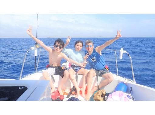 [From Ginowan Marina] Fully chartered boat charter [Free customization plan 3.5 hours course] Popular with families and groups ♪ With photos during the experience ♪の画像