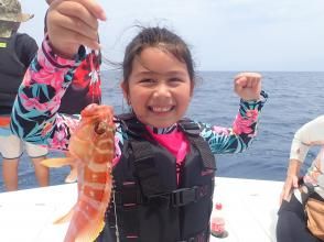 [From Ginowan Marina] Fully chartered boat charter [Okinawa Gomoku boat fishing, beginners welcome ♪ 3.5 hour course] Popular with families and groups ♪ Children are OK!