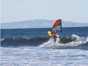 【三浦・津久井浜】女性でも、初心者でも安心！ウィンドサーフィン体験コース！（3時間）の画像