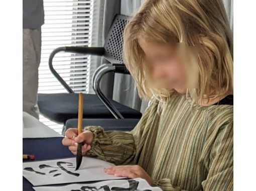 【Ginza, Tokyo】Experience of Japanese calligraphy and Seal carvingの画像