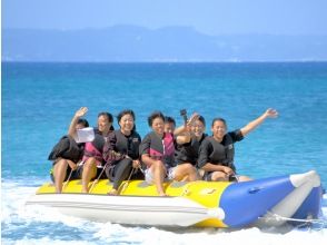 [Okinawa Tsuken Island] A plan to enjoy BBQ & banana boat on the wooden deck terrace with all seats ocean view!