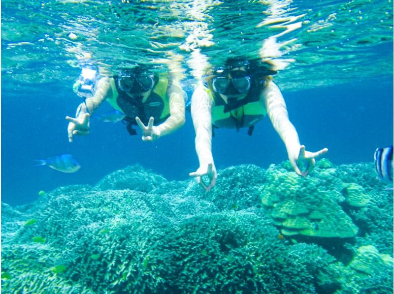 Okinawa "Tsuken Island Sea Cruise" People enjoying snorkeling experience at Tsuken Island