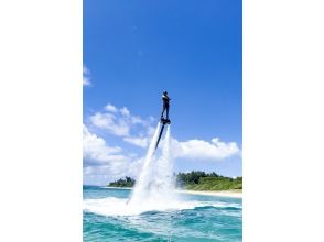 [Okinawa Tsuken Island] A plan to enjoy BBQ & flyboard on the wooden deck terrace with all seats ocean view!