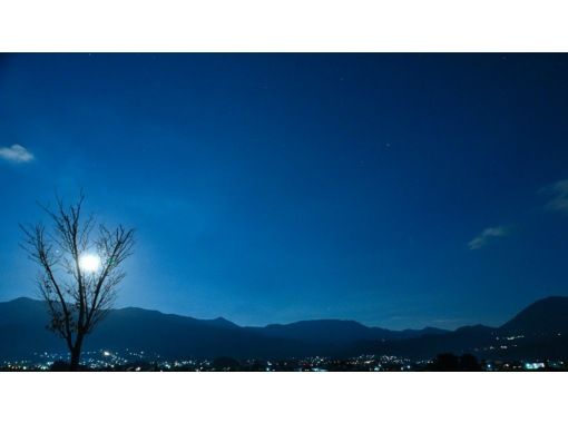 【長野・飯山】幻想的な、月明りのスノーシュー体験　千曲川河川敷ムーンライトトリップ２時間（4月はなべくら高原）の画像