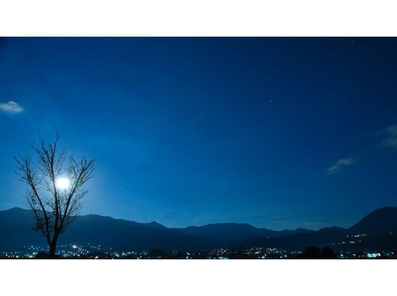 【長野・飯山】幻想的な、月明りのスノーシュー体験　千曲川河川敷ムーンライトトリップ２時間（4月はなべくら高原）の紹介画像