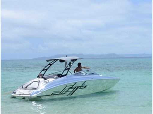 [Okinawa Ginowan] Exhilarating cruising plan with a chartered boat <half-day course> Up to 2 to 8 people can board ♪の画像
