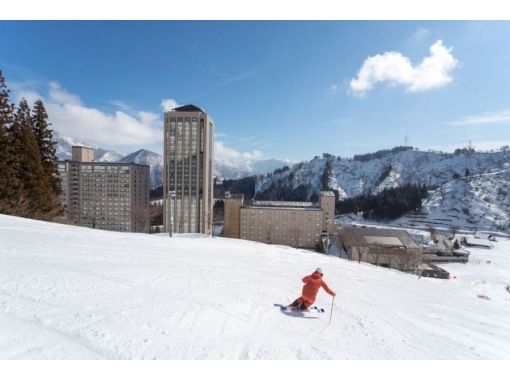 [Niigata/Echigo Yuzawa] Beginners can enjoy ski slopes! NASPA ski garden lift & lunch set ticket planの画像