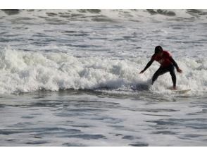 【 宫城 ·Ishinomaki】根据您的水平悠闲地冲浪课程 ！の画像