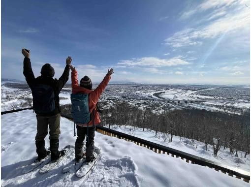 [Hokkaido/Asahikawa] Snowshoe hike with a professional guide <half day (morning/afternoon), beginners OK, lecture included>の画像