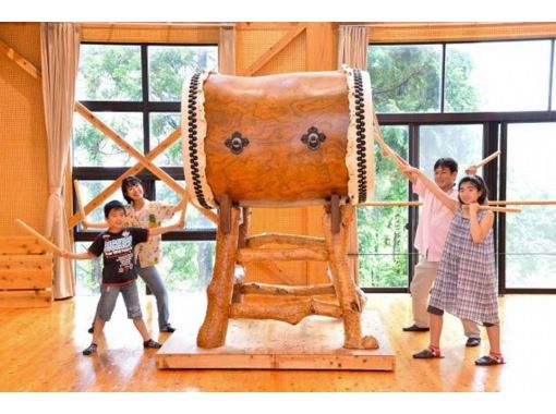 [Niigata/Sado] Experience Japanese drums and tarai boats! "Wadaiko Experience and Shukunegi Course Produced by Kodo" Easy and Relaxing by Sightseeing Taxi♪の画像