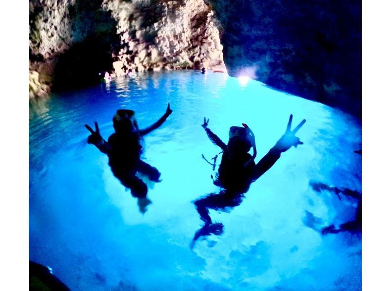 SALE! [Private tour❗️Blue Cave Snorkeling] Ages 5-69 years old Discounts available for 4 people or more Free GoPro photos and videos Pick-up and drop-off around Onna Village availableの紹介画像