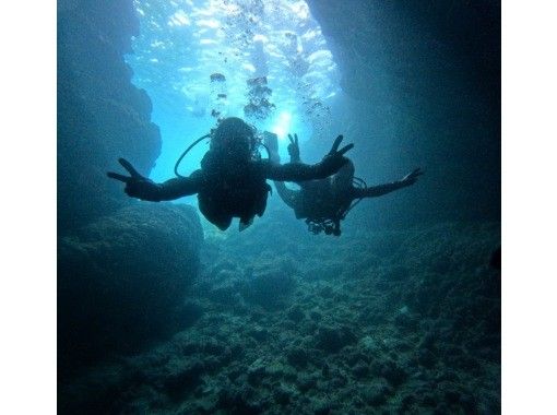 《青の洞窟/貸切！体験ダイビング》カップル、少人数にオススメ❗️初心者大歓迎！GoPro写真や動画全てコミコミ❗️送迎リクエスト可！の画像