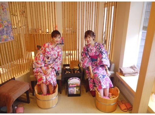 【京都・嵐山】嵐湯着物レンタルデートプラン♪♪ SNSで話題のお花の足湯カフェ＆フットマッサージ（雅・30分コース）の画像