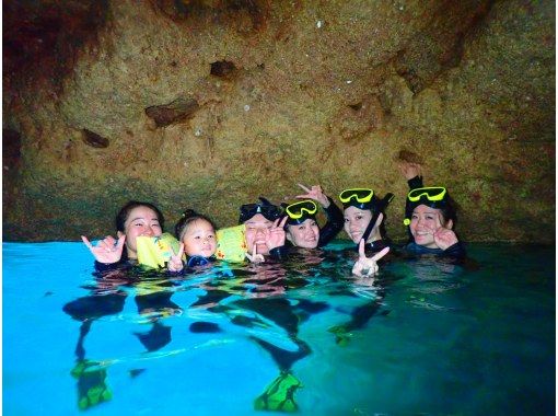 A blue cave that can be reached in the afternoon in Okinawa! Boat snorkeling at 17:00!の画像