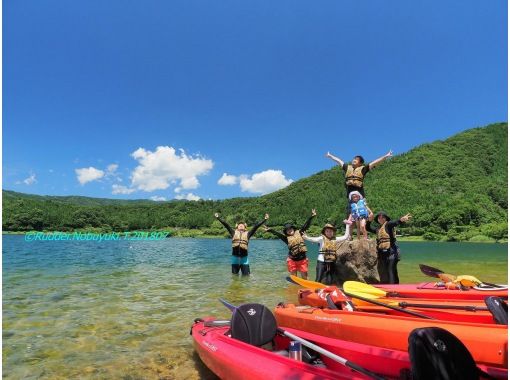 【滋賀・奥琵琶湖】夏の涼風を求めて奥琵琶湖畔を楽しむ！大浦湾・奥出湾カヌー体験ツア（半日・午前）の画像