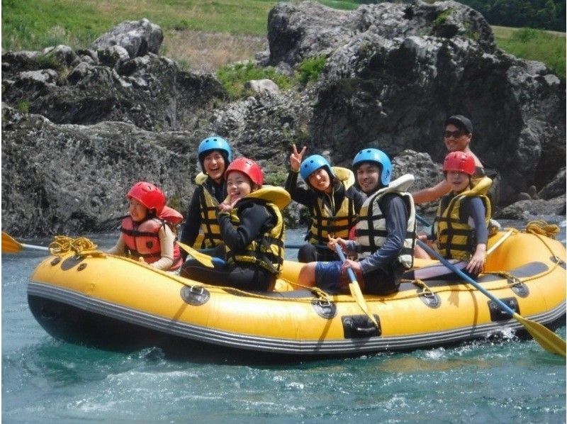 [Gifu Gujo Hachiman Nagaragawa] ☆ Beginners welcome ☆ <3 years old ~ Participation OK! >Recommended for families! Enjoy the Nagara River Rafting Tour AM Courseの紹介画像