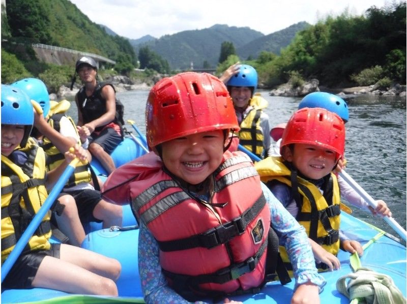 [Gifu Gujo Hachiman Nagaragawa] Recommended for families! ☆ Beginners welcome! 3 years old ~ Participation OK! Enjoy the Nagara River! Rafting tour PM courseの紹介画像