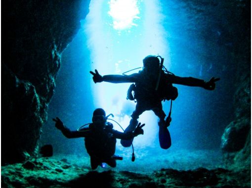 【沖繩·恩納村·吉野】滿足感No.1！12種尖叫海洋遊戲任你玩&青之洞窟浮潛★水下攝影&禮物、餵食、體驗也免費！の画像